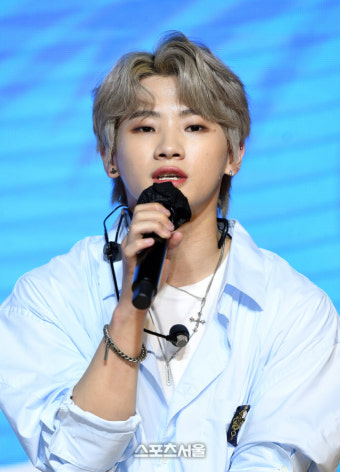 [포토]첫 쇼케이스 소감 밝히는 페이블의 재현