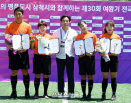[포토] 김민수, 김지희, 김소연, 배선영 심판, 여왕기 최우수심판상 수상