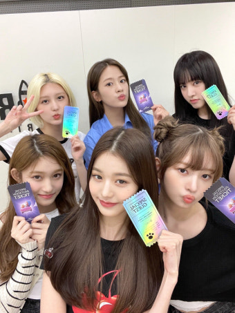 아이브, 라이언&춘식 컴백쇼 티켓 인증하며 찐우정 과시