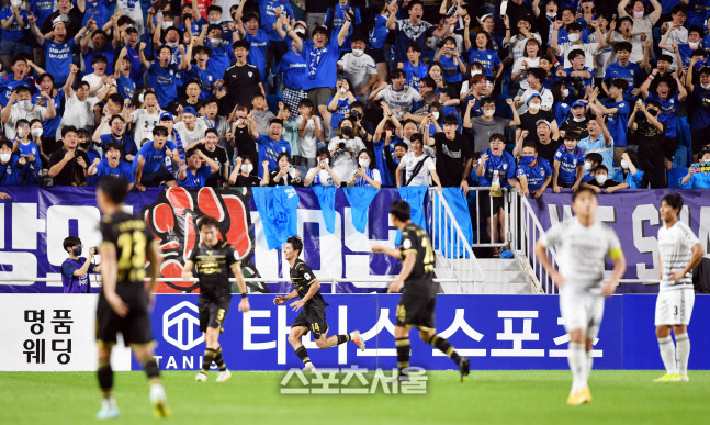 전북 현대, 리그 선두 도약! 전진우 11호골로 득점 부문 선두 예상