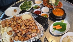 [스포츠서울 고객신뢰도대상: 수상한막창] 국내산 돼지 생막창과 비법 소스가 돋보이는 왕십리 막창집