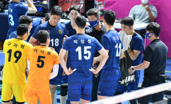 삼성화재 3연승, 4강 상대 한국전력…국군체육부대는 OK 꺾고 유종의 미
