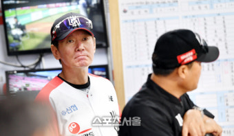 사이드암 왕국 건설하는 KT 이강철 감독 