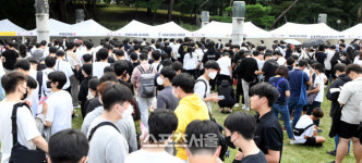 [포토] 청년의 날, 크리에이터 만남을 위한 긴 줄