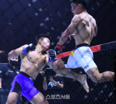 AFC 20 밴텀급 송현종, 김현우에 심판 전원일치 판정승해