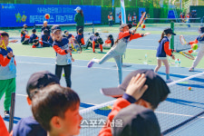이은혜 백다연 등 NH농협은행 테니스 선수들 재능기부...어린이 50명 초청