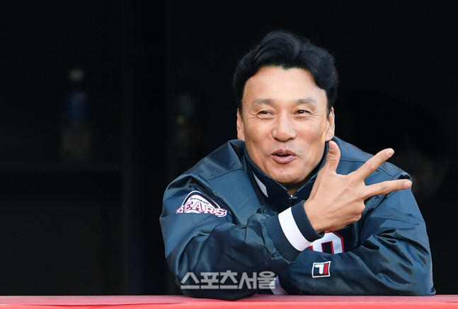 이승엽 두산 감독, 2년 연속 가을무대 초입서 실망…KT에 2연승으로 물러나