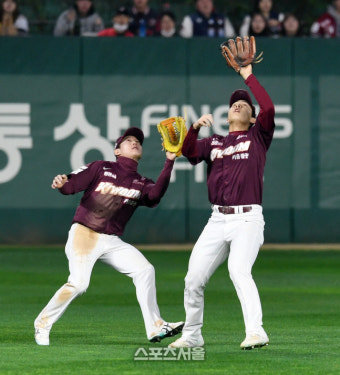 [포토]키움 김휘집, 내가 먼저!