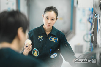 키이스트 제작 ‘별들에게 물어봐’ 베일 벗었다…이민호X공효진 스틸 최초 공개