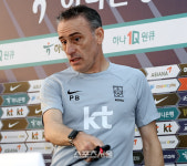 [포토] 벤투 감독 '여기 앉으면 되나요?'