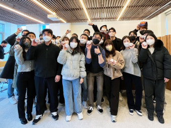이정후, 파울타구 맞은 팬 찾아 위로 및 즉석 사인회 열어