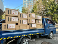 따뜻한 마음 나눈 황희찬, 3000만원 상당 방한 패딩 200여벌 후원