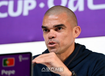 '불혹의 수비수' 페페, 2025년까지 선수로 뛰나…포르투 연장 계약 의지