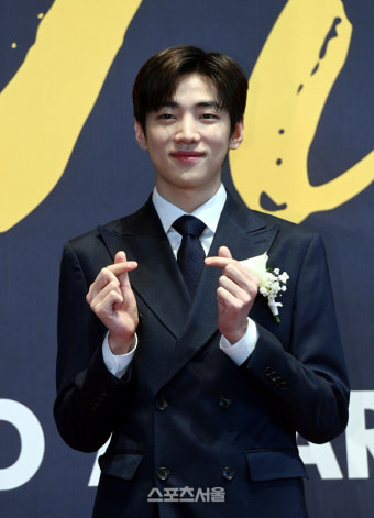 [포토] 재찬 '사랑스런 하트'