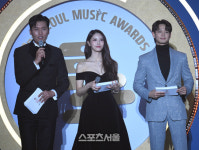 미주가요교실 | [포토] 서울가요대상 진행하는 김일중-미주-민호