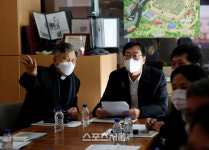 정명근 화성시장, 둘다섯해누리 방문 노고 격려