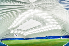 천년고도 경주에 국내 최초 스마트에어돔 건립…정규규격 실내 축구장 눈길