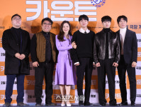 [포토] 포토타임 갖는 카운트 감독과 주역들