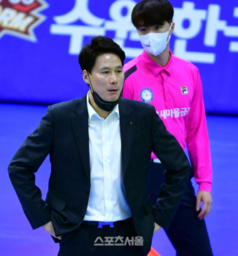 '도로공사 잡고 1위수성' 강성형 감독[포토]