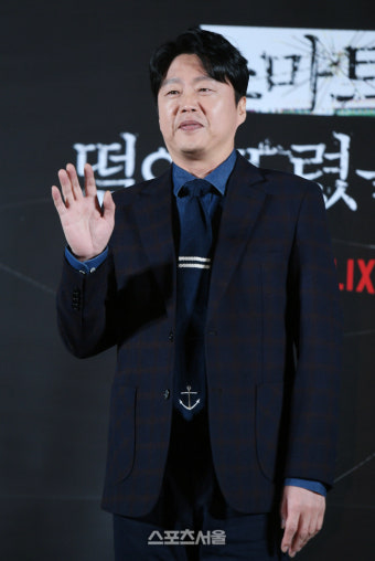 [포토] 김희원 '다정한 손인사'