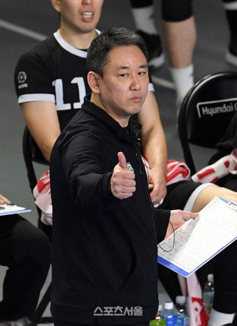 [포토]현대캐피탈 최태웅 감독, 엄지 척!
