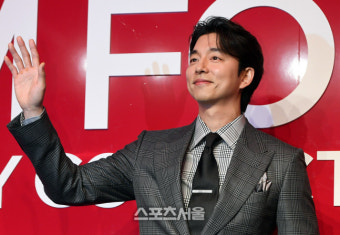 [포토]공유, 반가운 손인사