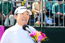 '챔피언 버디' 신지애 JLPGA 개막전 우승, 영구시드 확보까지 3승 남아