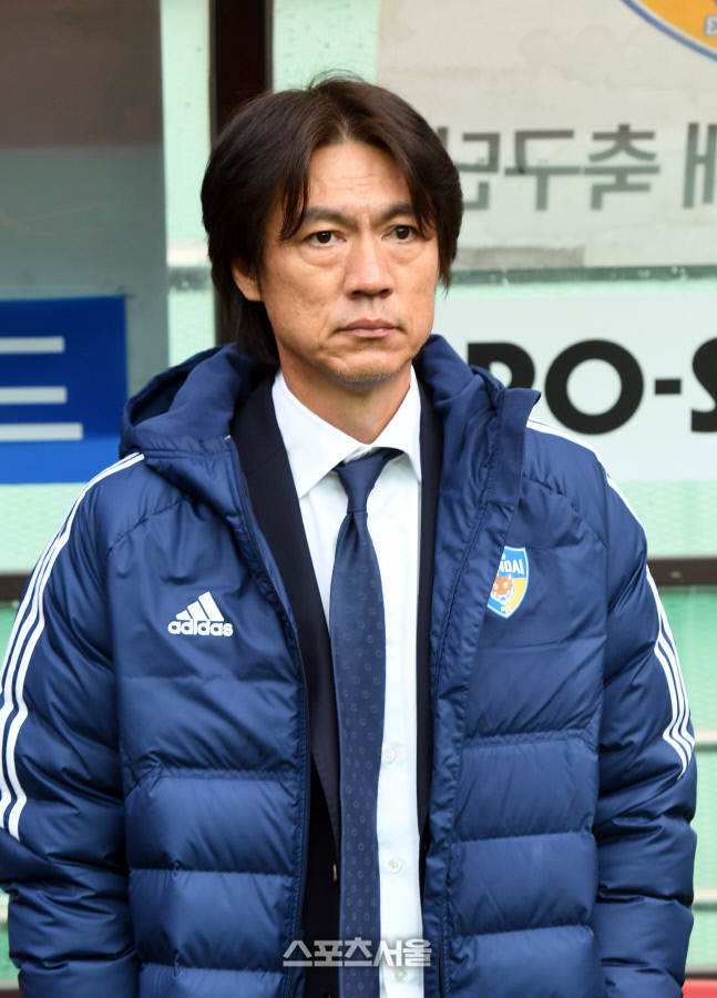 축구계 혼란 속, 울산 HD가 홍명보 감독과 상호 계약 해지 결정
