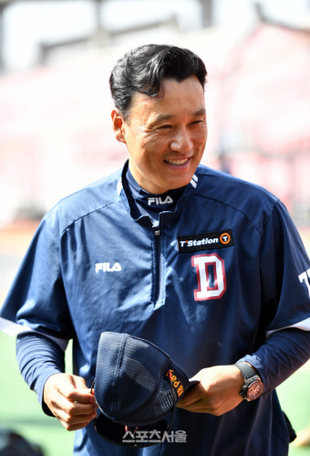 KT전 준비하는 두산 이승엽 감독[포토]