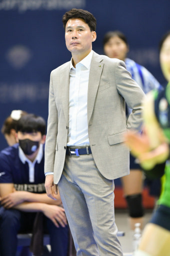 '분발' 촉구한 강성형 감독 