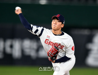 [포토] 6회 역투하는 최준용