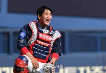 롯데에 스며든 유강남 “어린 투수에게 잔소리왕 됐어요”[SS 인터뷰]