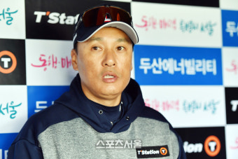NC전 준비하는 이승엽 감독[포토]