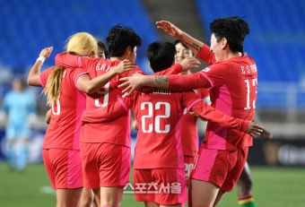 [포토]이금민의 멀티골로 역전에 성공하는 한국여자축구대표팀