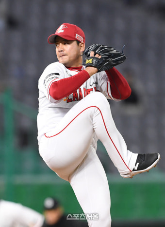 [포토]힘차게 투구하는 SSG 임준섭