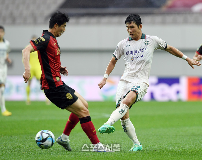 강원FC, 오랜 천적 FC서울 꺾고 2위로 도약! 냉춥한 가을 밤, 한파특보 내려와