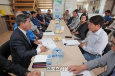 [포토]서흥원 양구군수, 찾아가는 현장 군수실-양구읍 군량리