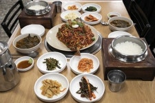 [스포츠서울 고객신뢰도대상: 진미기사식당] 푸짐하고 맛 좋은 메뉴로 자리잡은 기사식당
