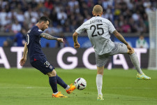 팬 야유, 헛발질, 2-3 역전패...메시 ‘최악의’ PSG 고별전