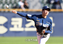 [포토]힘차게 공 뿌리는 NC 이재학