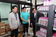 김진태 강원지사, 반값농자재 지원사업장 현장 점검