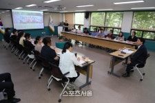 [포토]김진태 강원도지사, 여성가족연구원 업무보고 청취