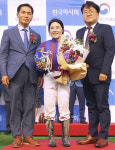 장관배까지 석권한 ‘경마여왕’ 김혜선···그의 시작점과 가족, 그리고 미래