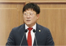 폭우 속, 고속도로 차량 전복 ‘2명 구조’…김태균 통영시의원이?