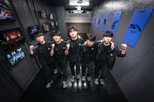 ‘패·패·승·승·승’ 역스윕 예고편? KT, 천신만고 끝 T1에 3세트 승리[SS대전in]