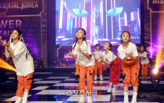 [포토] 공연 펼치는 캣츠아이 키즈모델 댄스팀