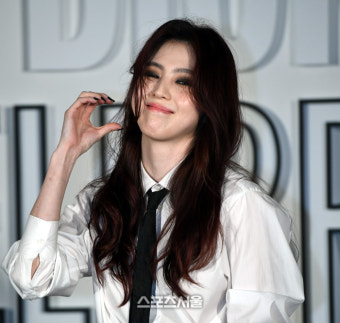 [포토] 한소희 '볼하트에 피어난 웃음꽃'