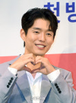 [포토]하트 만들어 보이는 하준