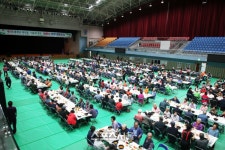 [포토]신영재 홍천군수, 제8회 ‘나눔과 섬김’ 어르신 초청 경로잔치 참석