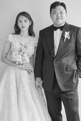‘초롱이’ 고규필, 미모의 신부 앞 애교 대방출 D-30 웨딩화보 공개